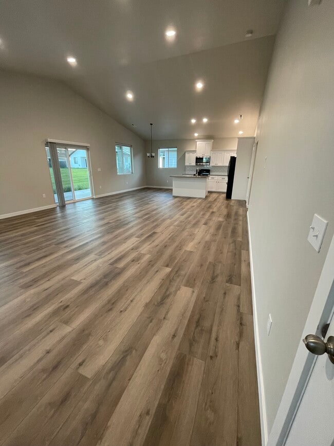 Building Photo - 6063 Murray Way NE