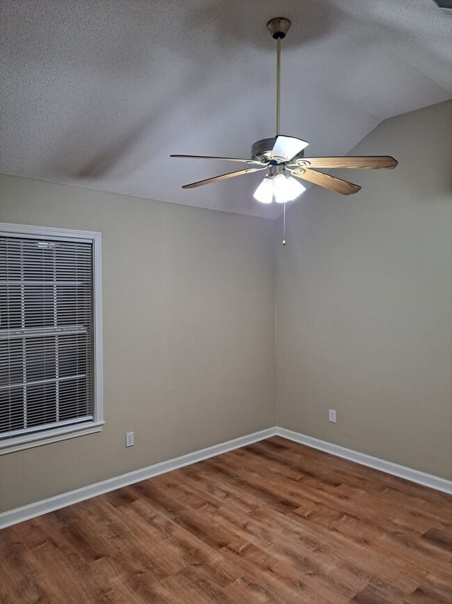 Foto del edificio - 3 Bed/3 Bath
