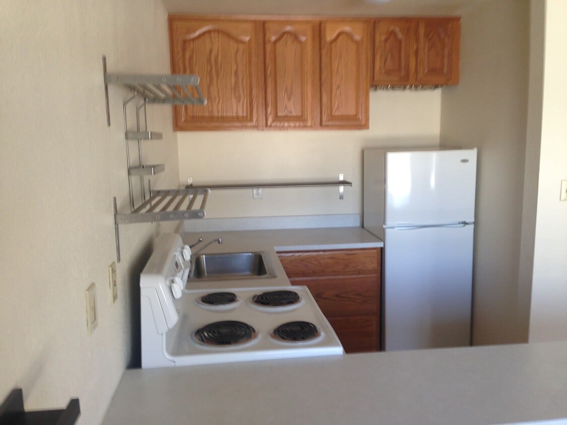 Primary Photo - 70 N Ellsworth Ave