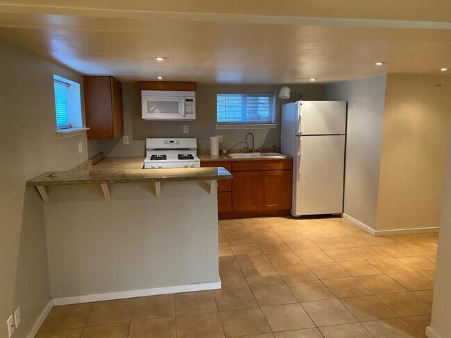 Kitchen - 519 W McGraw St