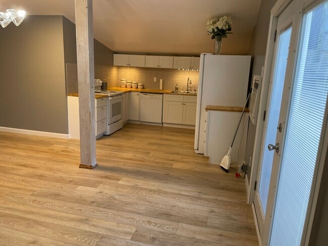 Foto del edificio - 1818 Arden Ln