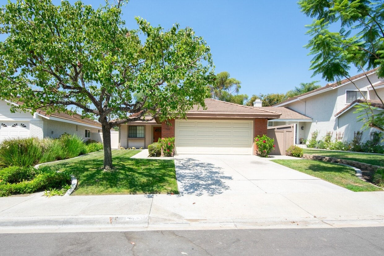 Foto principal - Beautiful La Costa Single Level Home!