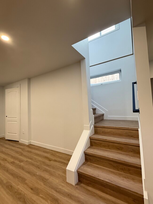 Stairs - 1665 Teakdale Av