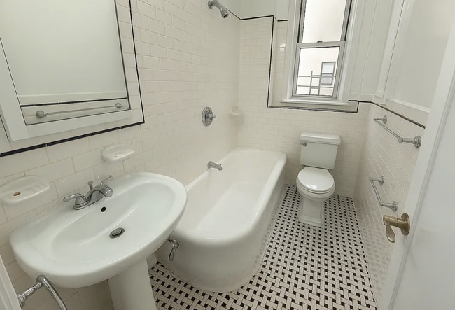 Building Photo - 112 W 13th St