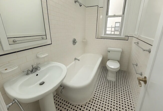 Foto del edificio - 112 W 13th St