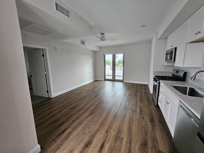 Foto del edificio - 2488 Mohawk St