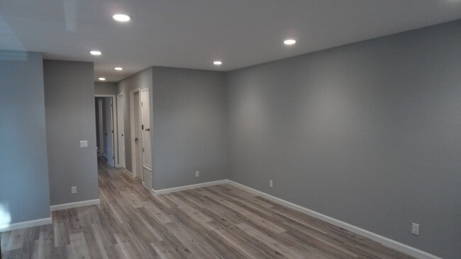 Building Photo - REMODELED 2BR; 1BA end unit condo w/ 1 car garage & 1 parking space