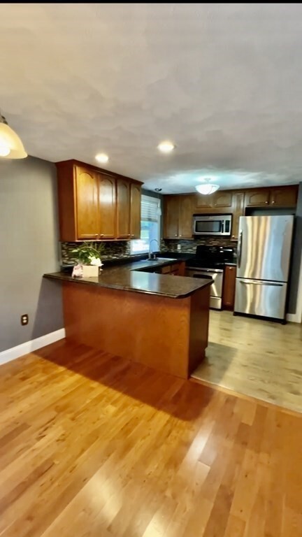 Building Photo - 201 Pondview Pl