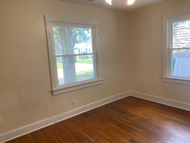 Foto del edificio - Updated Three Bedroom House in West Louisv...
