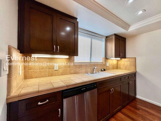 Building Photo - 4455 Rockland Pl