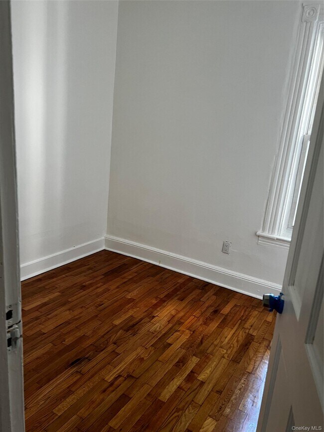 Foto del edificio - 847 E 220th St