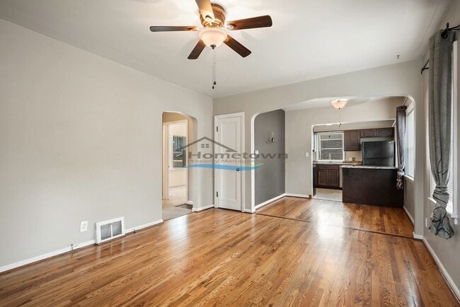 Building Photo - Well-Maintained 3 Bed 2 Bath Cottage in Do...