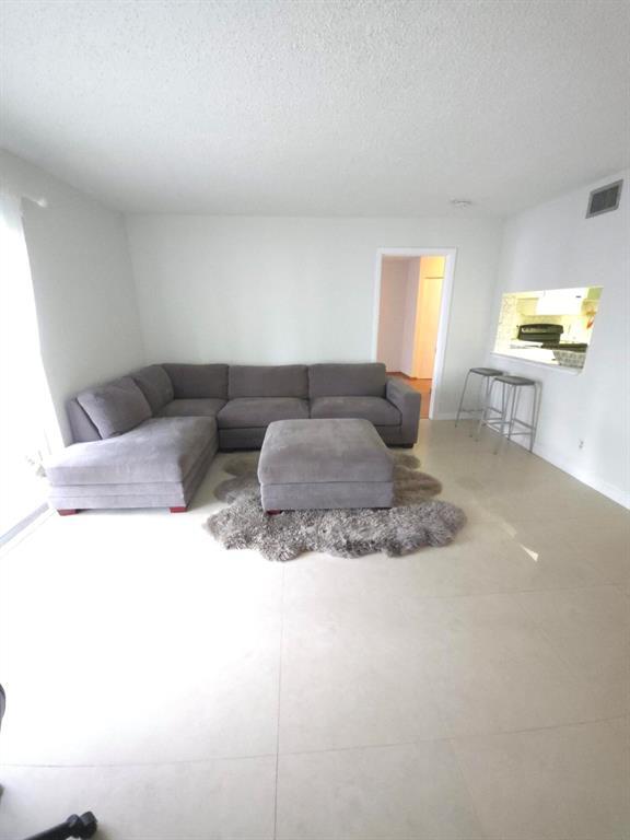 Primary Photo - 3909 N Ocean Blvd