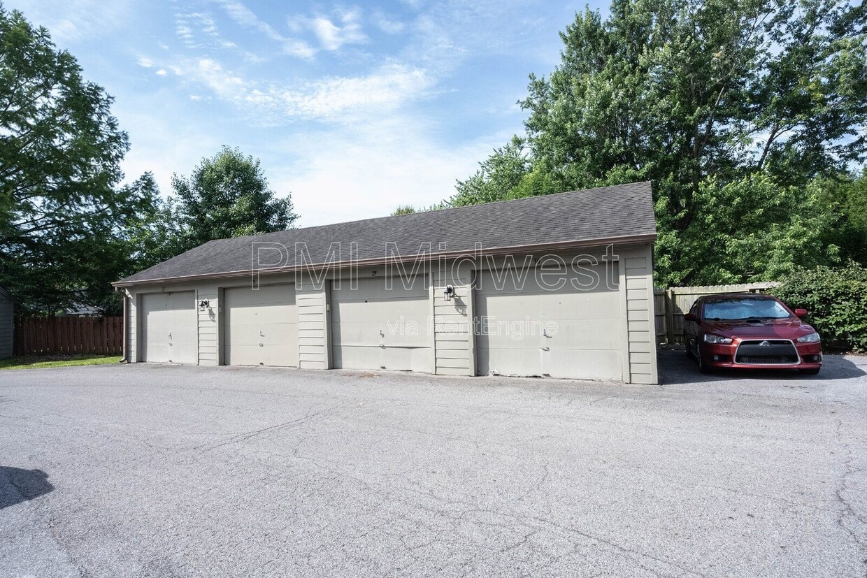Building Photo - 4291 Village Pkwy Cir W