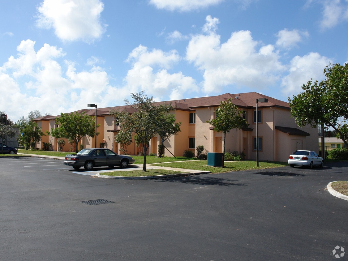 Primary Photo - 1100-1150 NW 1st St