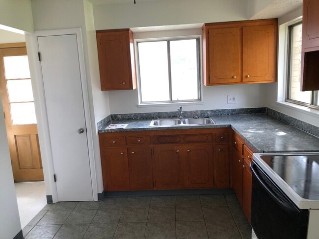 Building Photo - 27801 Mills Ave