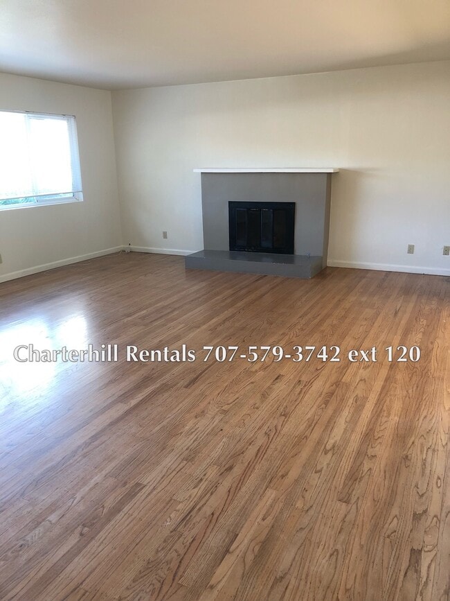 Building Photo - Bennett Valley home, single level, with pool!