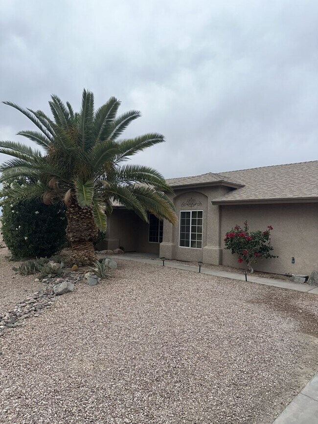 Building Photo - Unfurnished Pool Home