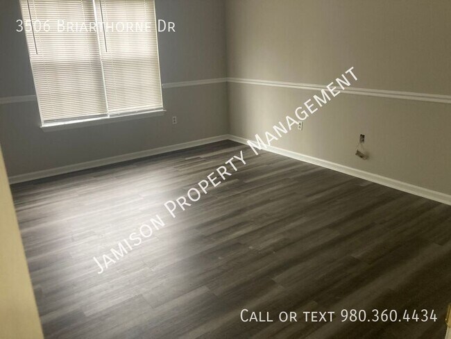 Building Photo - 3506 Briarthorne Dr