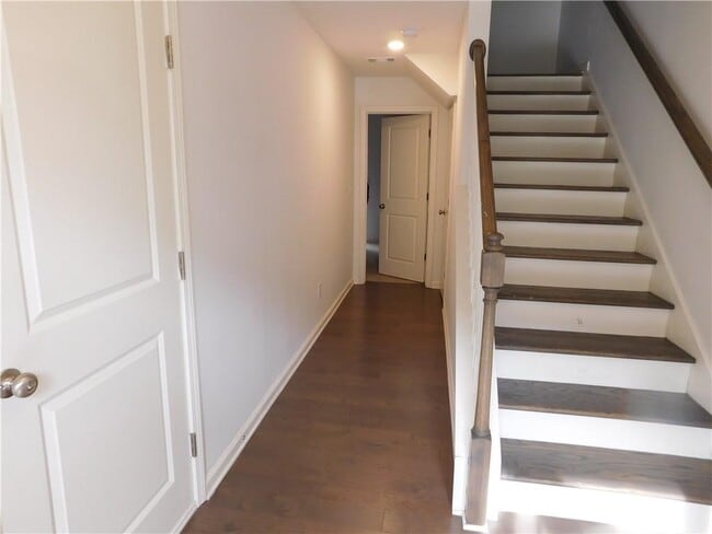 Building Photo - 887 Society Cir