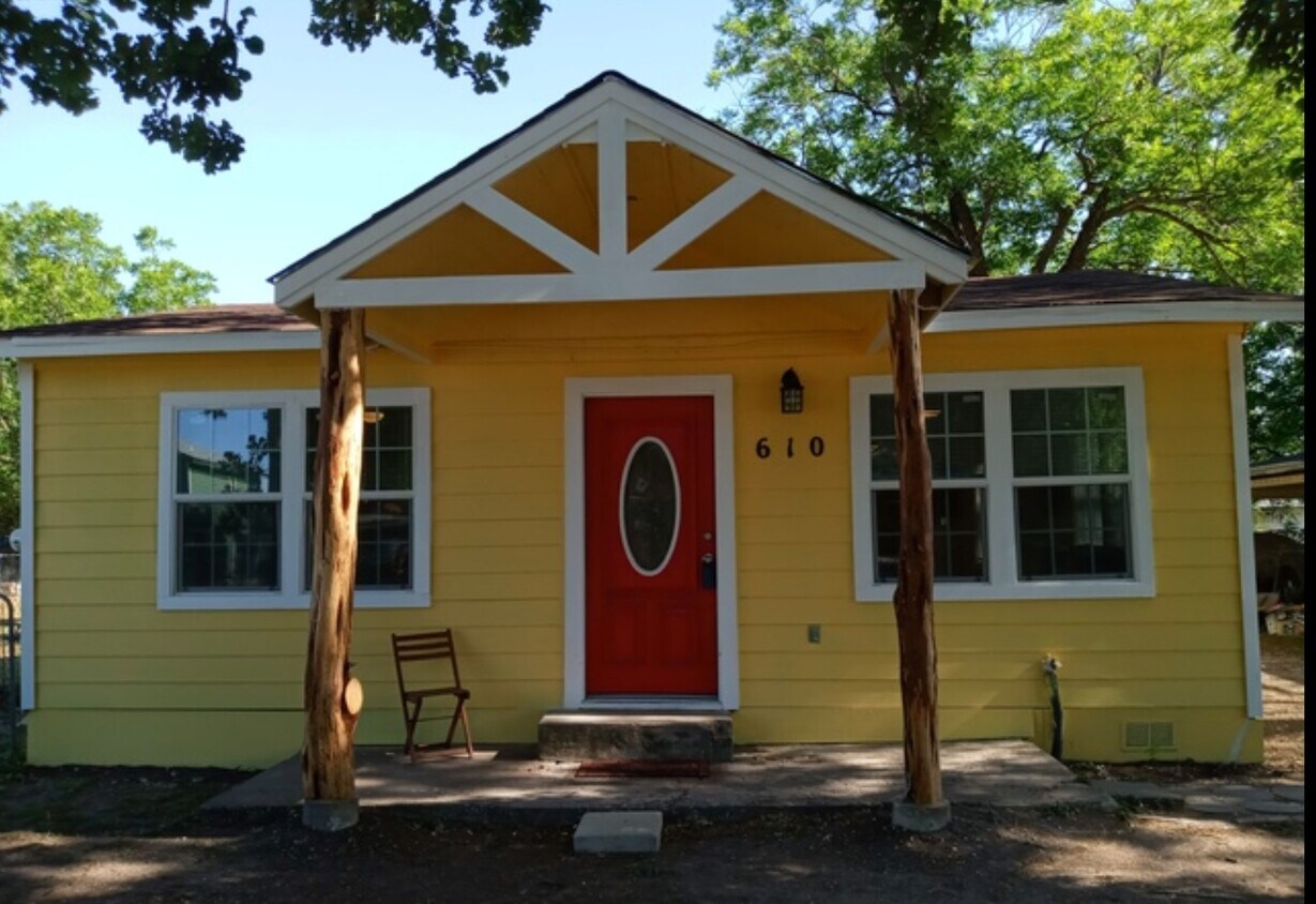 Foto principal - 610 Clovis Pl