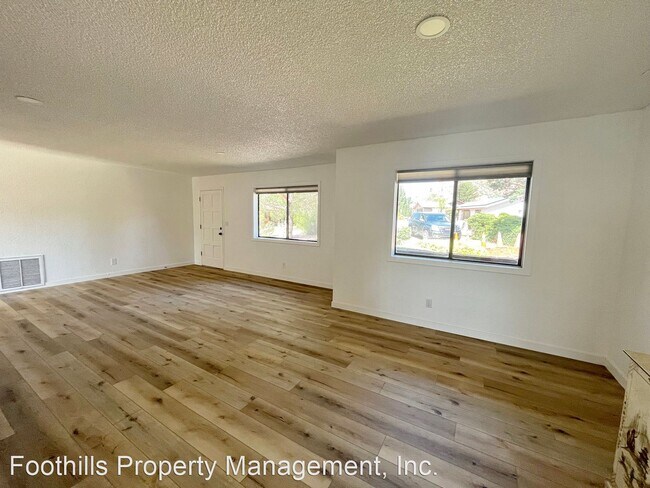 Building Photo - 3 br, 2 bath House - 240 Canyon Diablo Road