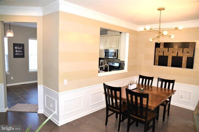 Building Photo - 1800 Pinnacle Dr