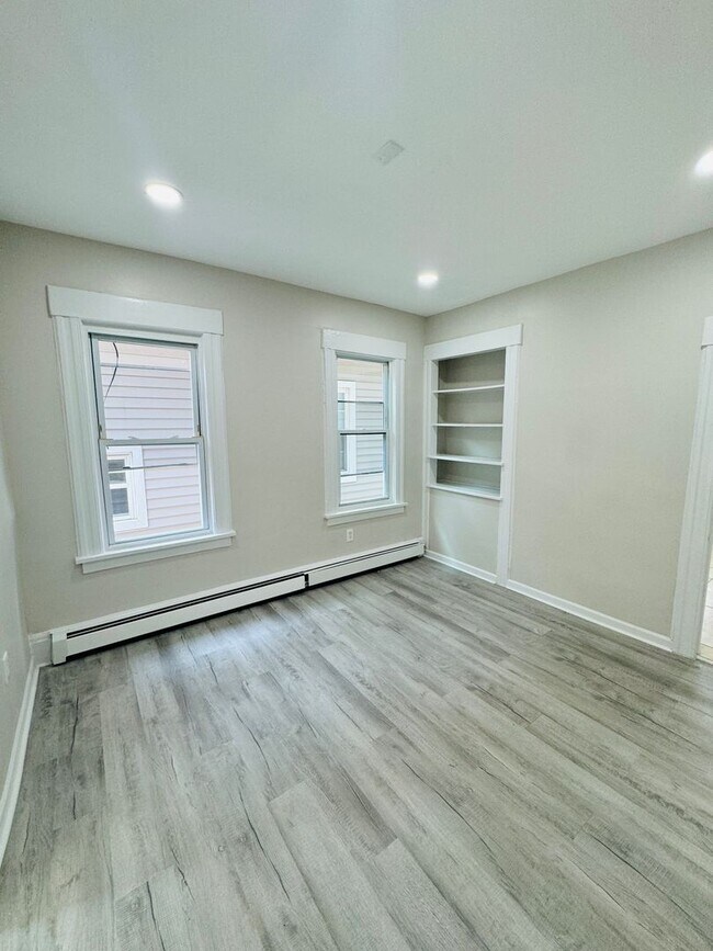 Building Photo - 487 Nye Ave