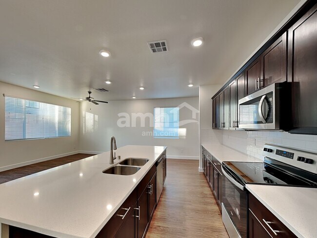 Building Photo - 1806 Macchia Ave