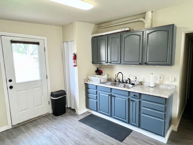 Building Photo - Furnished One Bedroom Single Family Home