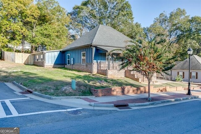 Building Photo - 4615 S Lee St