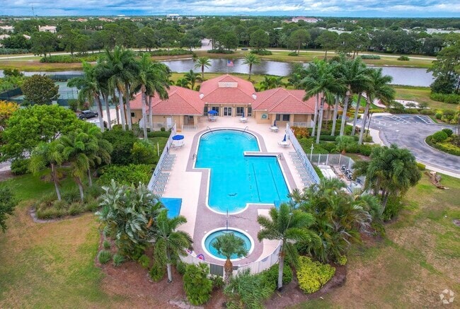 New club house &  heated pool/hot tub - 798 SW Munjack Cir