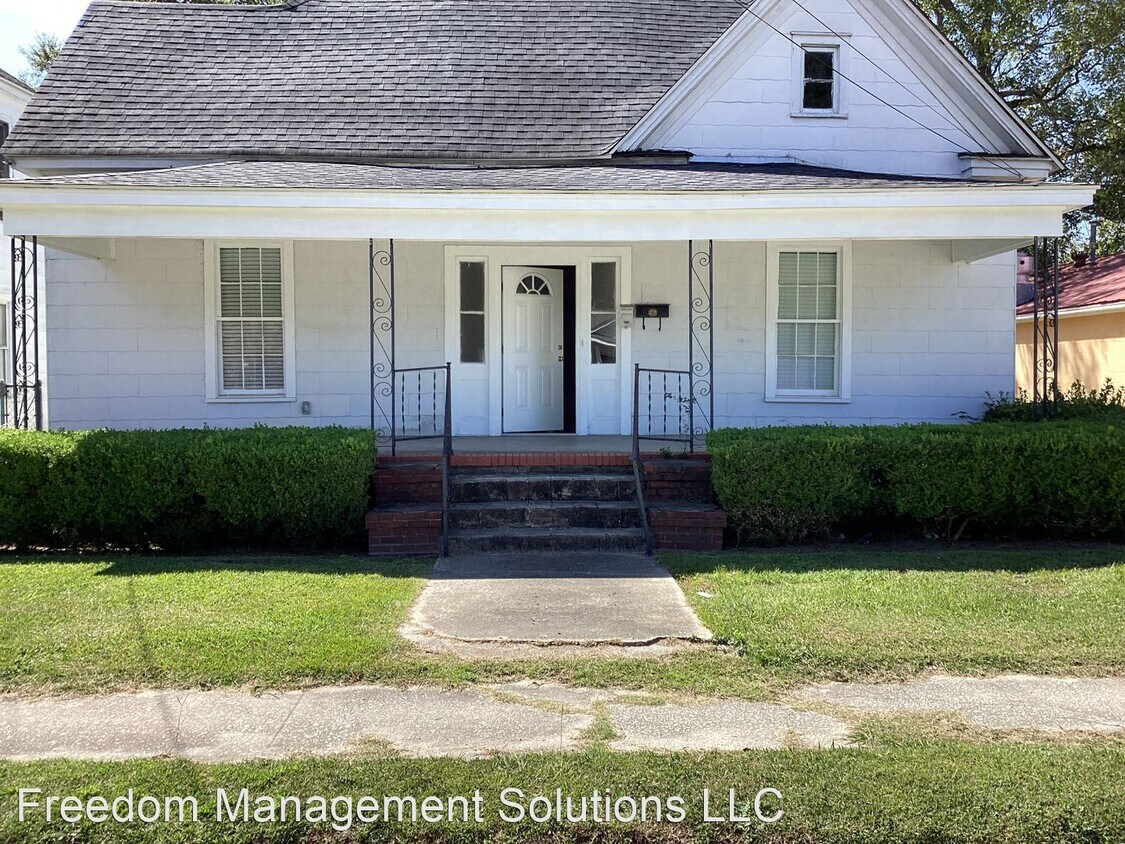 3 br, 1.5 bath House 506 S. Main St. House Rental in Darlington, SC