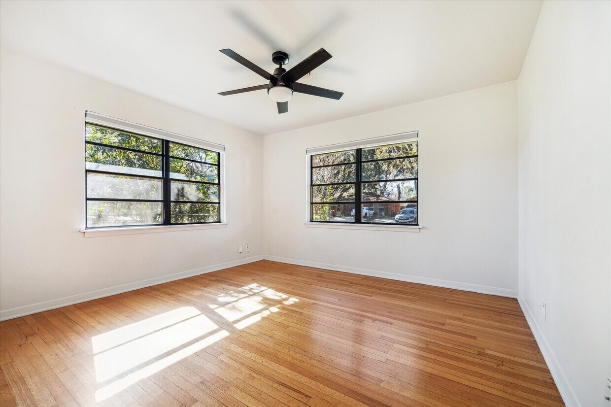 Foto del edificio - 4014 Willow Springs Ln