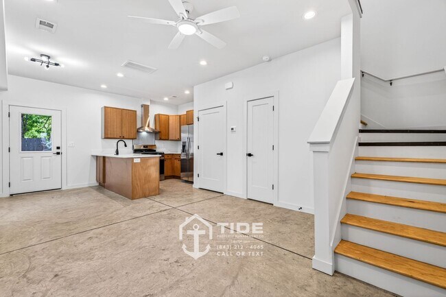 Building Photo - Move-In Ready Home Near Park Circle