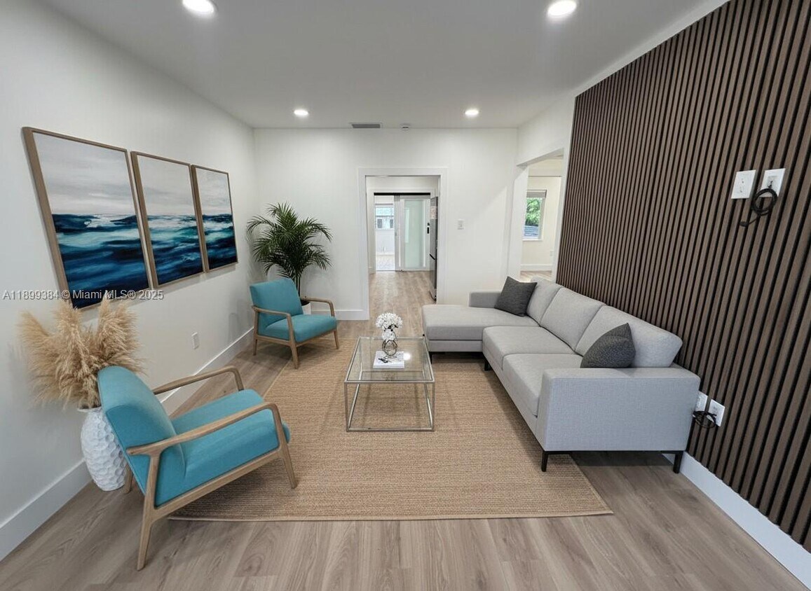 Foto principal - 2772 SW 25th St