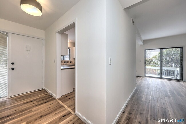 Building Photo - 454 Heritage Vlg