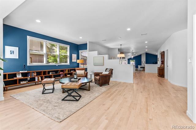 Foto del edificio - 1065 S Race St