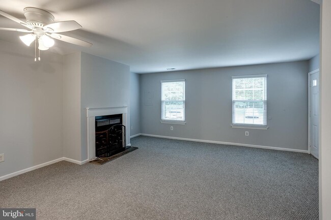 Building Photo - 1002 Huntingdon Mews