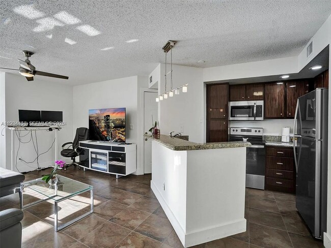 Building Photo - 457 Vista Isles Dr