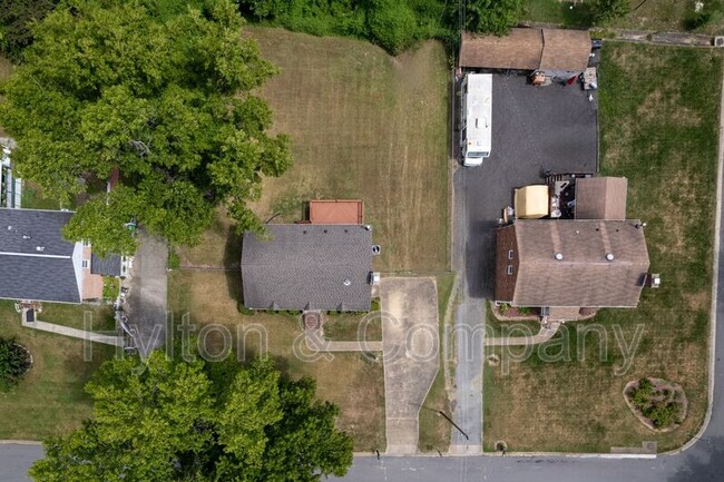 Building Photo - 5003 Sandpiper Dr