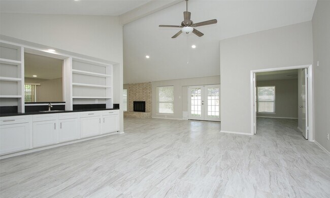 Foto del edificio - 833 Lakeview Dr