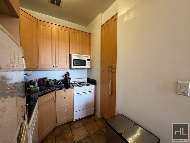 Building Photo - Stunning 700sq ft  1 bedroom apartment in ...