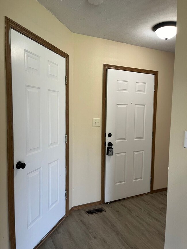 Building Photo - 3 bedroom house!