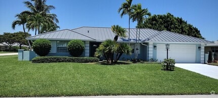 Building Photo - 9583 SE Little Club Way S