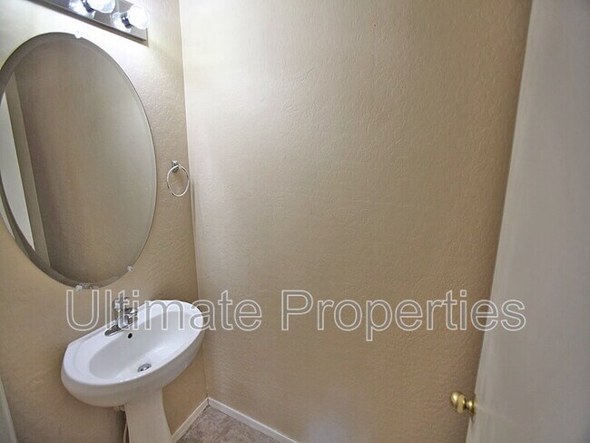 Foto del edificio - 12915 W Lawrence Ct
