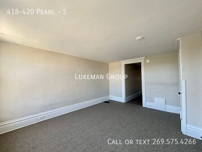 Building Photo - 418-420 Pearl-5