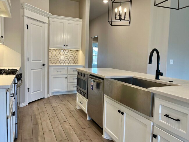 Foto del edificio - 4 Bed, 2 Bath NW Edmond Home in Deer Creek Schools