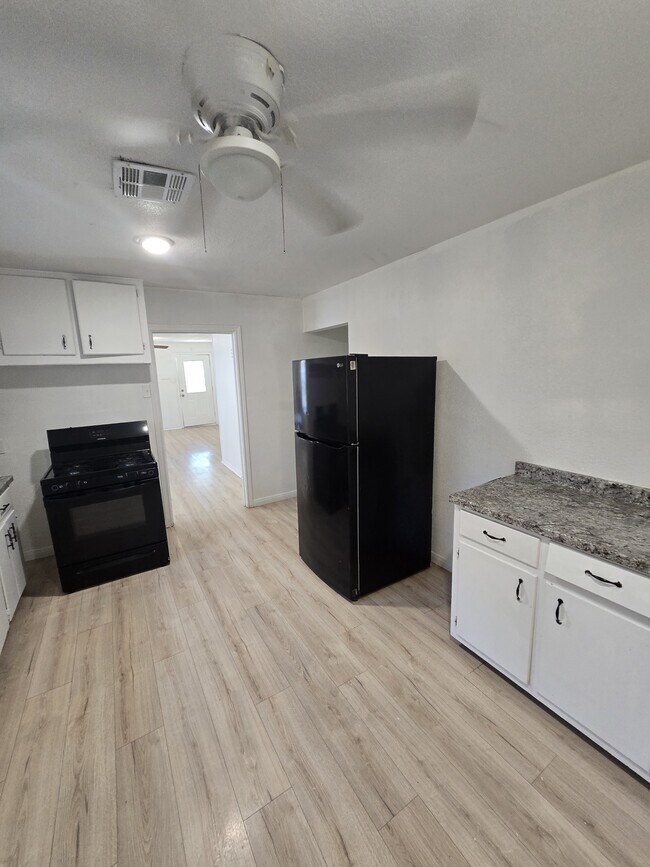 Foto del edificio - 2741 Connor Ave