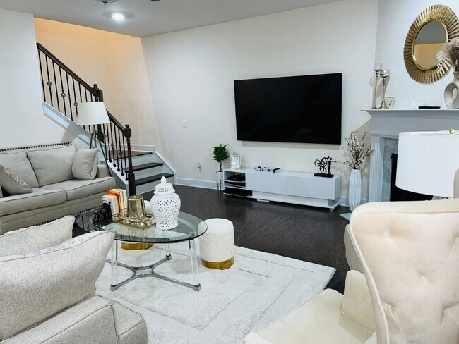 Foto del edificio - WOW! Prime PTC location! 3 car garage, har...